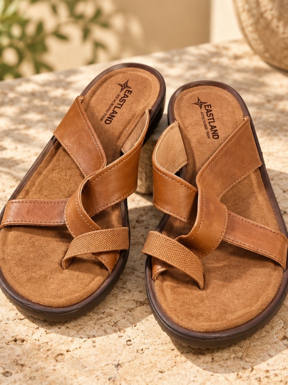 Eastland Woen’s Tan Brown Leather Crossover Slide Sandals